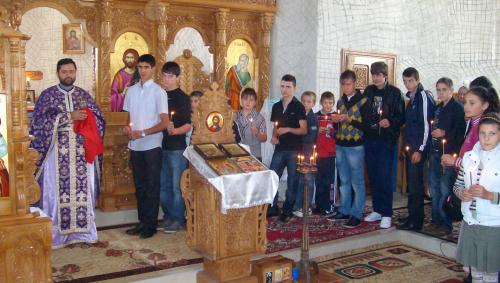 Hristos împărtăşit copiilor