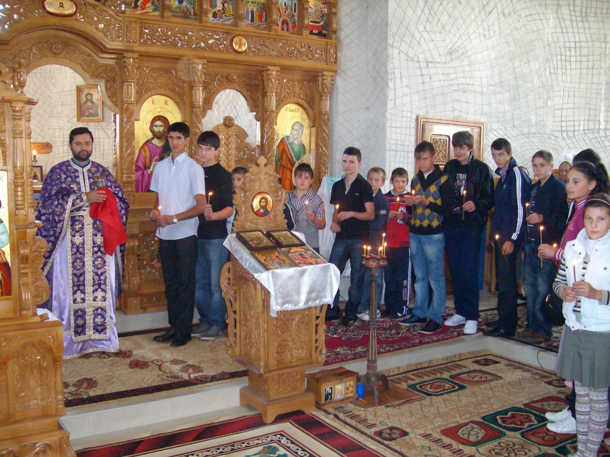 Hristos împărtăşit copiilor