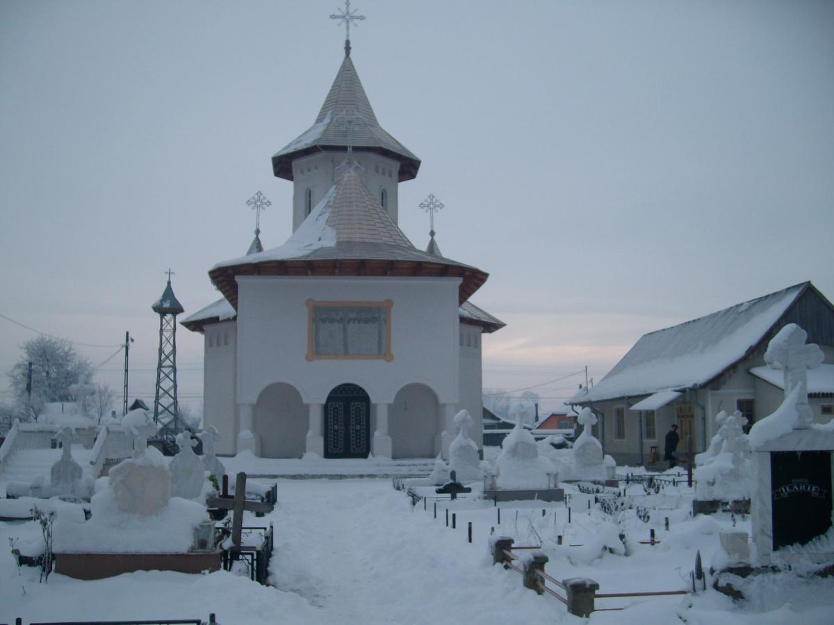Biserica-iarna